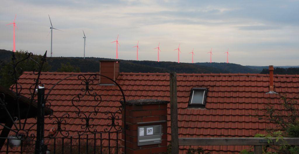 Montage des Panoramas vom Ochsenberg in RIchtung Langenberg. Die Windräder stehen zum Teil hinter der Autobahn A6.